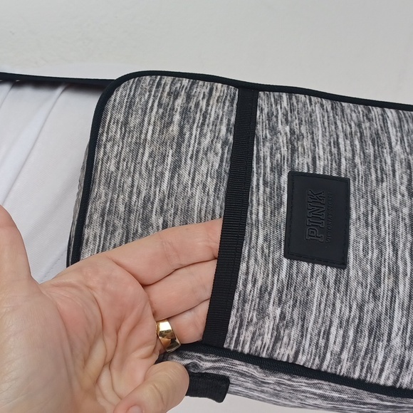 ♥️SOLD♥️PINK VICTORIA'S SECRET Gray & Black Cool Crossbody Utility Bag Like New! - Picture 5 of 12